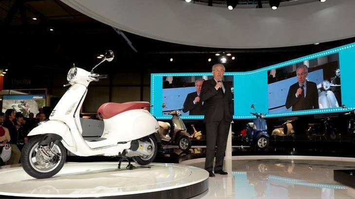 Il presidente del Gruppo Piaggio Roberto Colaninno durante la presentazione di un modello di Vespa