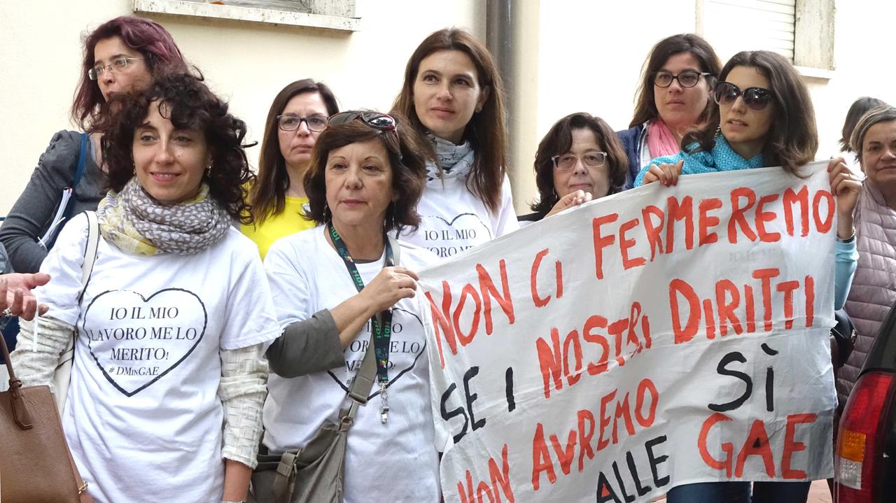 Il presidio delle maestre a Pistoia (Foto Lorenzo Gori)