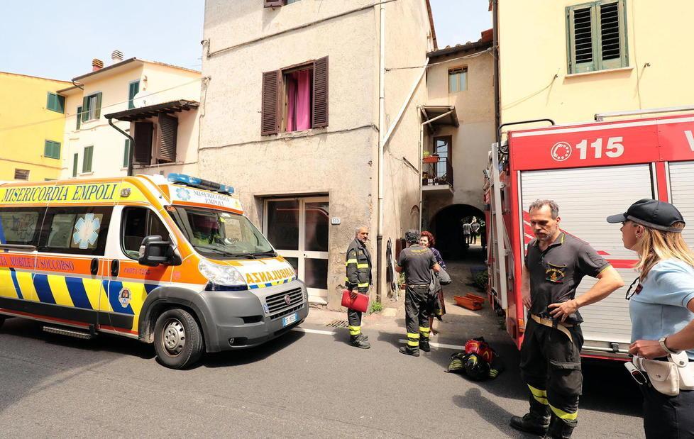 I soccorritori a Fontanella (Foto Agenzia Carlo Sestini)