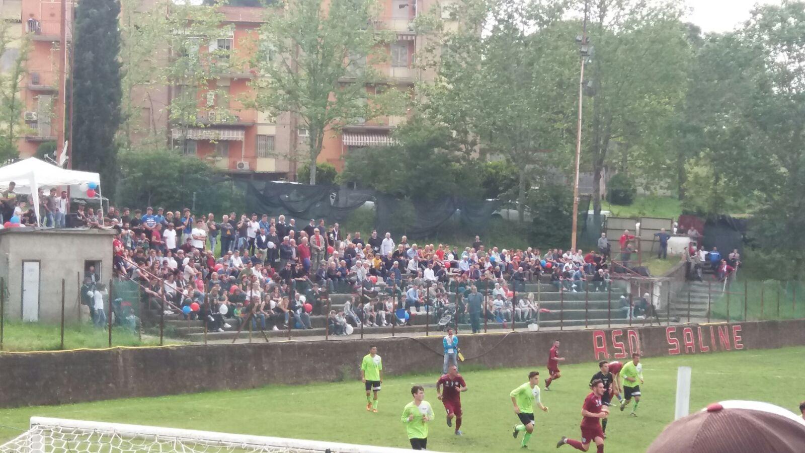 Il pubblico presente alla partita del Saline contro il Pappiana