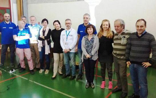 Studenti a lezione dai radioamatori 