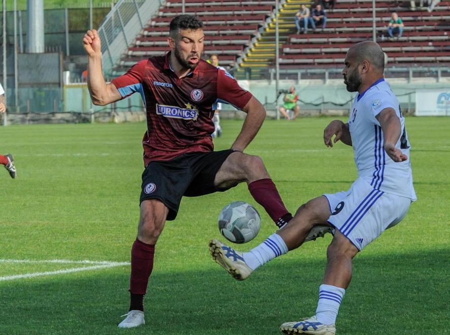 La testa solo al campo: un turno da spettatori pochissimo interessati 