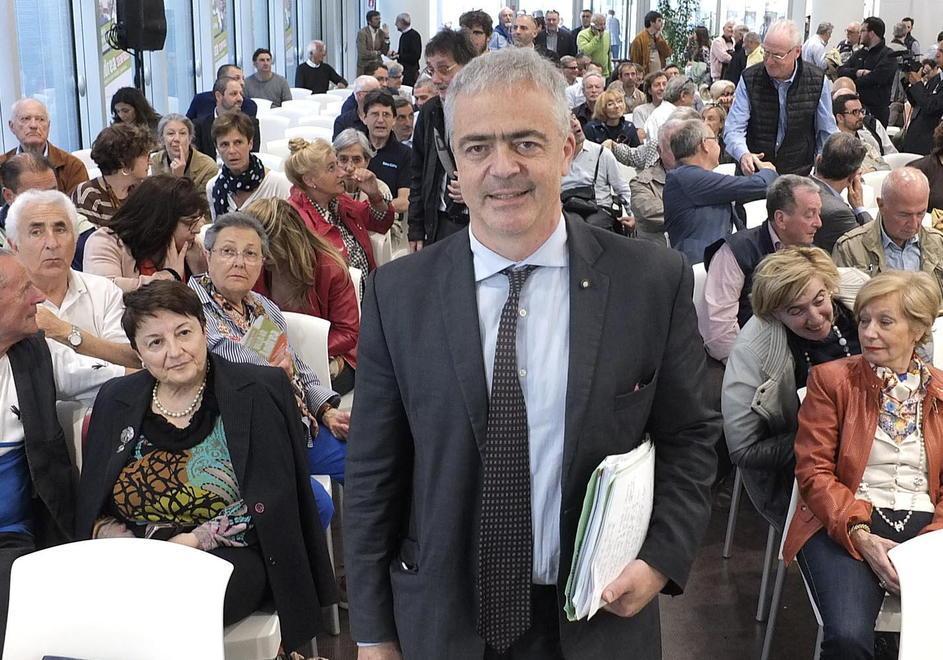 Il Pd presenta la lista e si divide sul segretario 