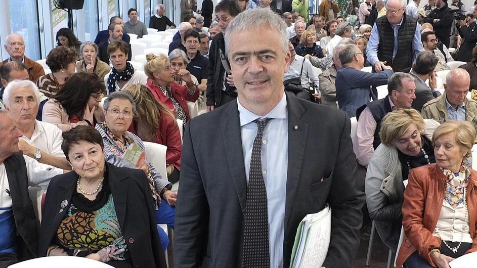 Il Pd presenta la lista e si divide sul segretario