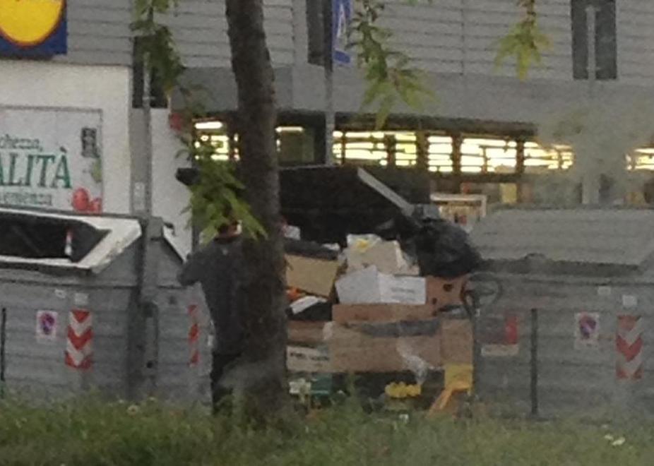 In zona Cittadella i cassonetti sono di nuovo intoccabili 