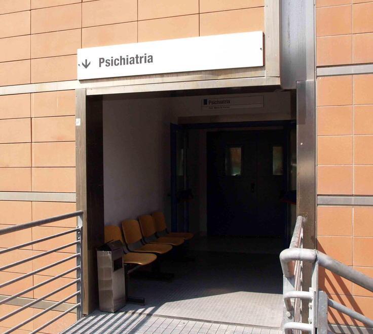 Perseguita i medici paziente viene arrestato 