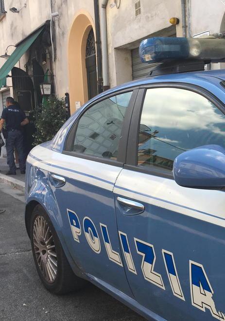 Rapinatrice col cacciavite tenta il colpo in farmacia 