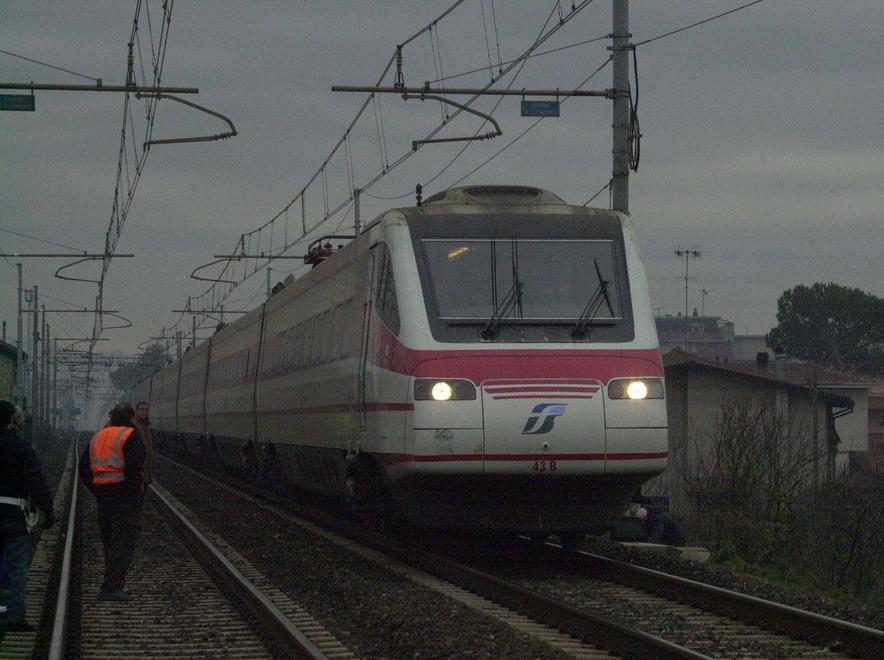 L’Intercity passa in stazione e non si ferma 