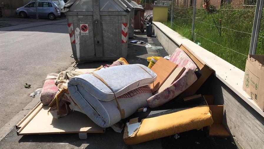 Tre multati per i rifiuti abbandonati