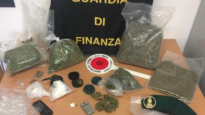 Marijuana e cocaina in casa, 41enne arrestato 