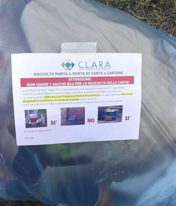 La carta è nei sacchi blu e Clara non la raccoglie 