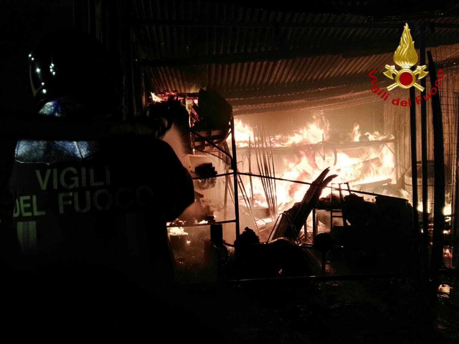 L'incendio a Capoterra (foto Mario Rosas)
