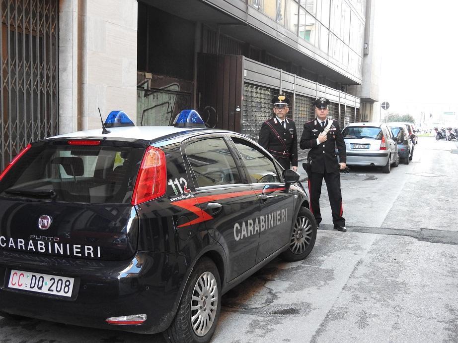 Litiga con la compagna e picchia i carabinieri: arrestato livornese 