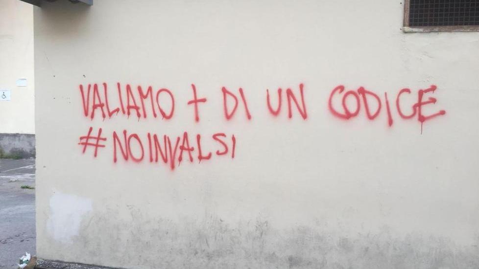 «No agli Invalsi». E sigillano le serrature