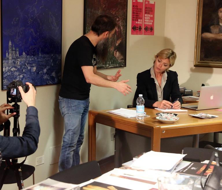 Vittoria Belvedere a Reggio Emilia sul set di un fotoromanzo: «Ritorno alle origini» 