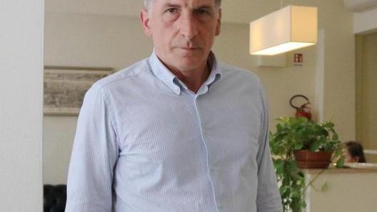 Nel cortile dell’hotel spunta un papero «Non ce lo voglio»