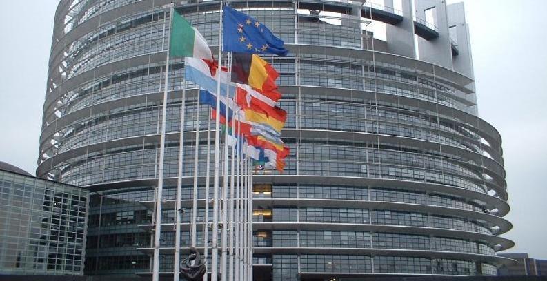 Parlamento europeo vicino agli studenti 