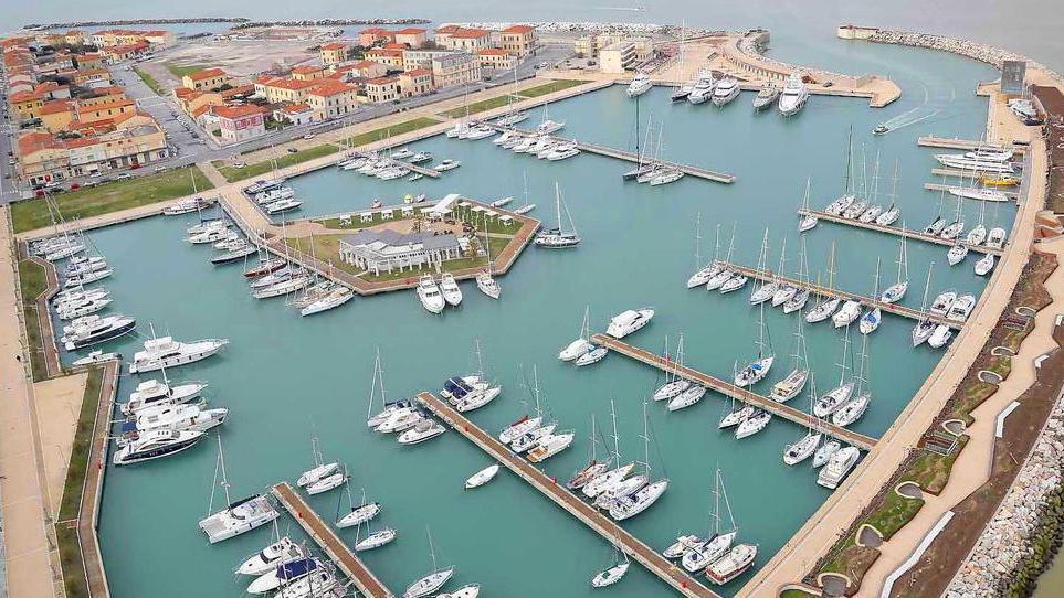 Anche sul porto di Pisa sventola la Bandiera blu