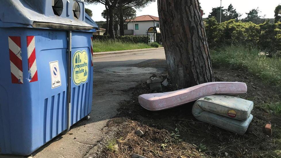 Rifiuti abbandonati da Vada a Solvay 