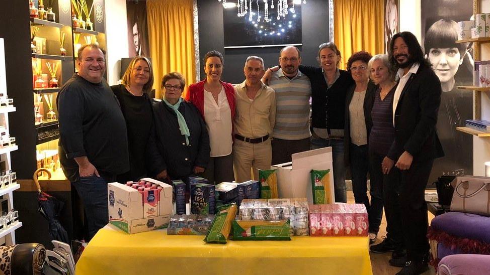 Consegnati gli aiuti di Comune, Conad e salone Piattelli
