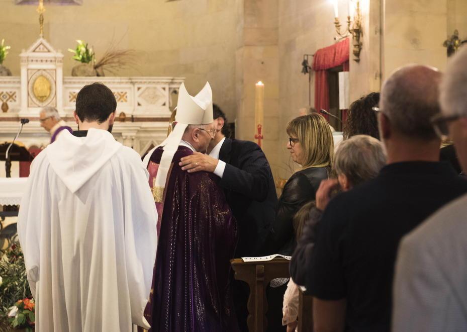L’olivo e le rose per l’addio a Pacini 