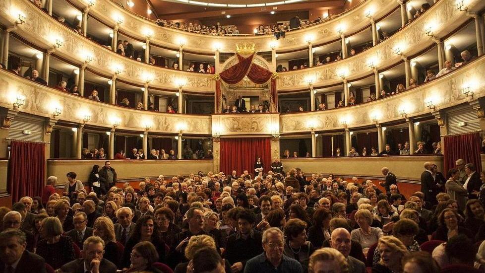 Teatro, l’attacco dei sindacati