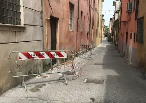 Il palazzo del teatro cade a pezzi 