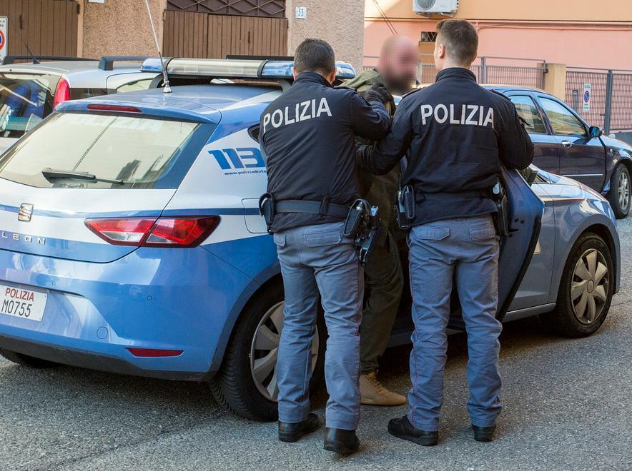 Sacca, ladro scoperto ed arrestato 