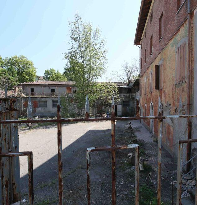 I cittadini: nell’ex macello ci abitano già 