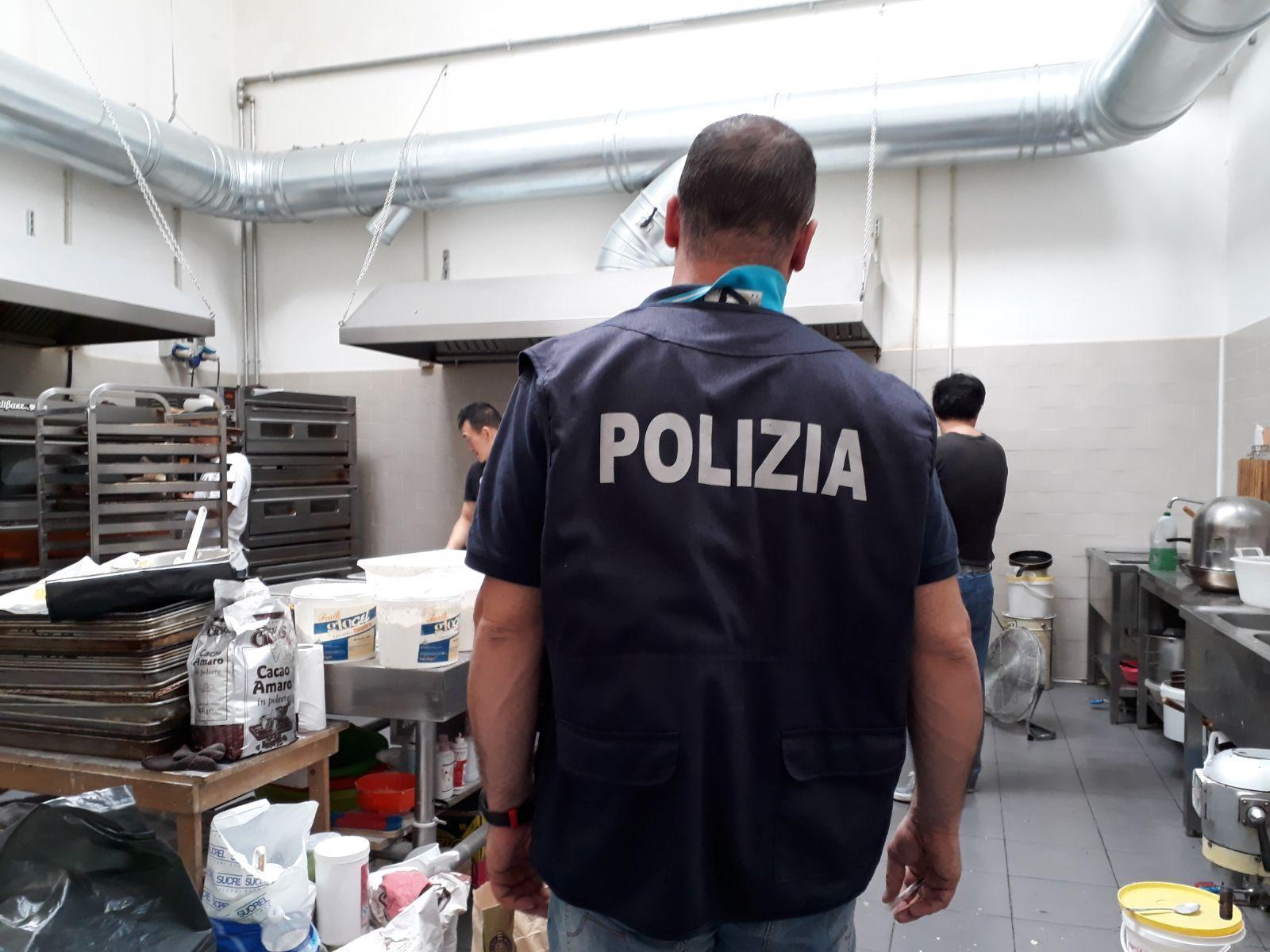 La squadra interforze nella pasticceria cinese