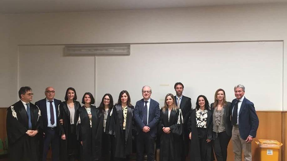 I nuovi magistrati insieme al presidente del tribunale Gratteri e il procuratore capo Nicolosi