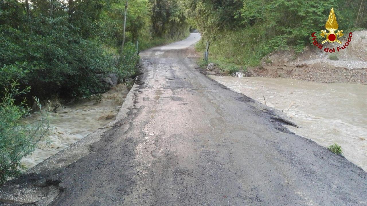 Violento acquazzone nel grossetano, esonda un torrente