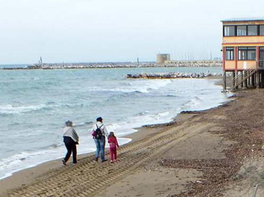 Spiaggia, ripascimento a metà 