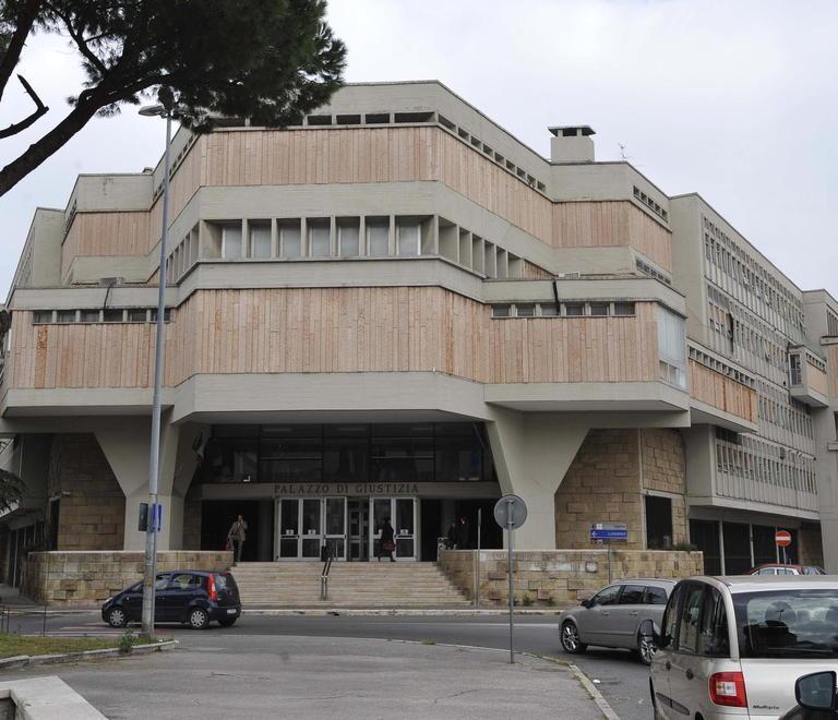 «Prese l’iPhone con il video hard per vendicare la ragazza ripresa» 