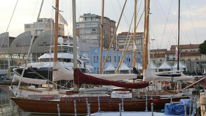 Spettacoli, musica, artisti all’opera e aperitivi in Darsena