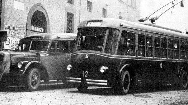 Modena, 1950/ Le prime linee dei filobus e gli ultimi mesi di am-lire