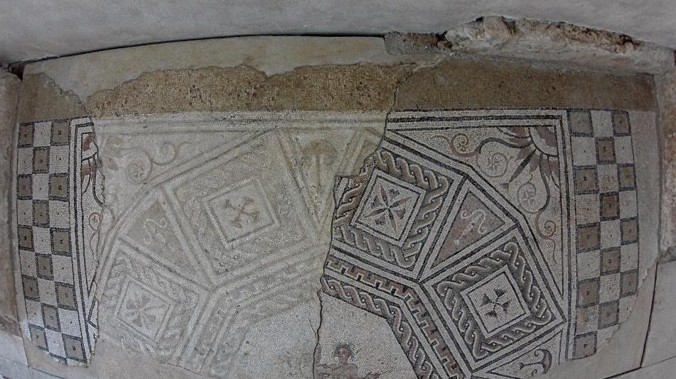 Il mosaico delle Tre Grazie ricollocato nella domus di Orfeo