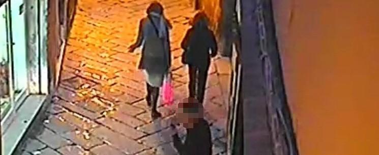 Rapina a una donna, preso 17enne 