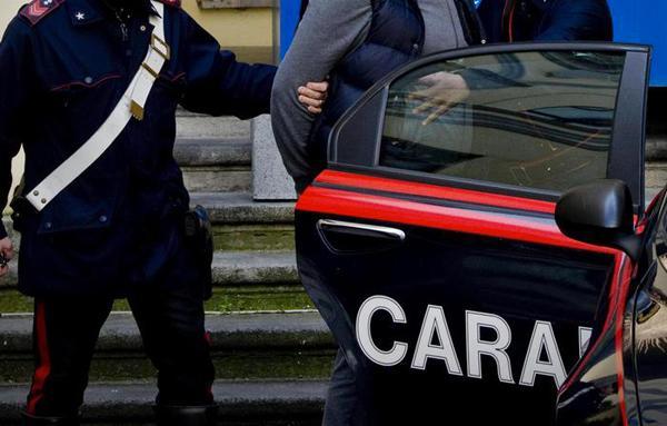Agliana, spara con una scacciacani in piazza Gramsci: denunciato