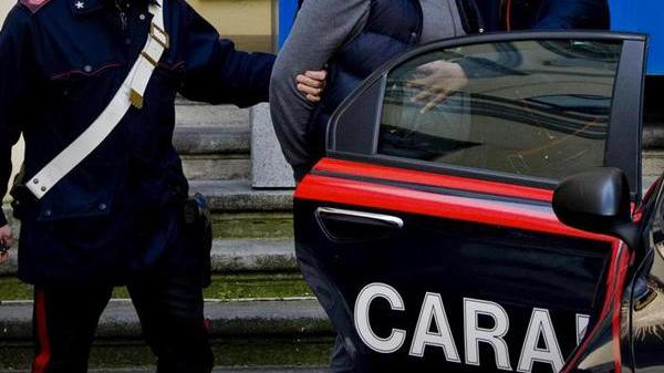 Agliana, spara con una scacciacani in piazza Gramsci: denunciato