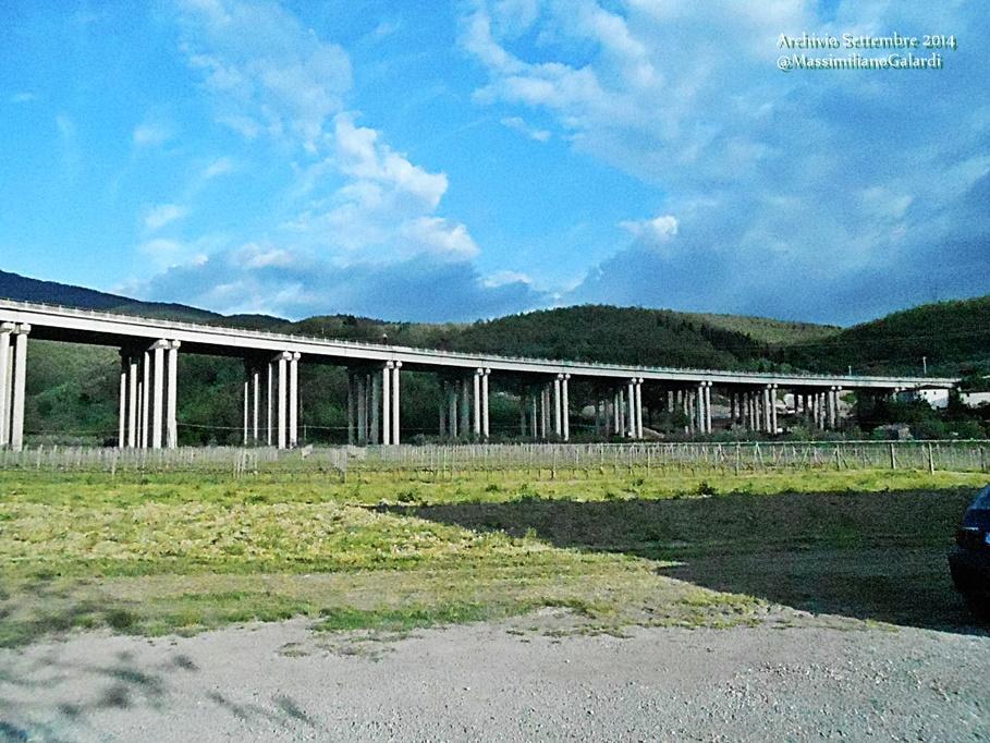 Il viadotto dell'Autosole all'altezza di Legri