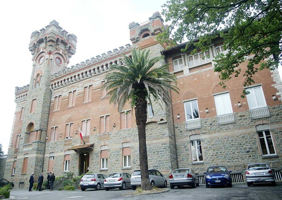 Il castello della Querceta, sede distaccata dell’alberghiero Martini, fatto evacuare dal dirigente Monti