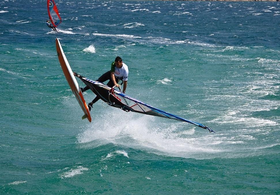Eurospettacolo nel mare di Coluccia con i top rider del vento 