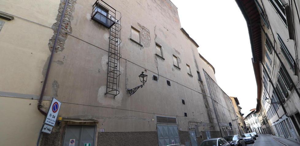 Il Politeama dovrà rifare la facciata posteriore 