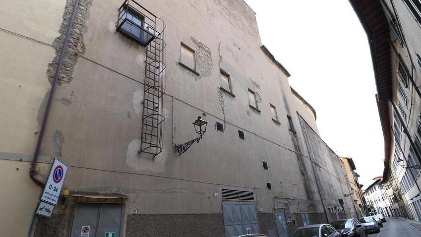 Il Politeama dovrà rifare la facciata posteriore