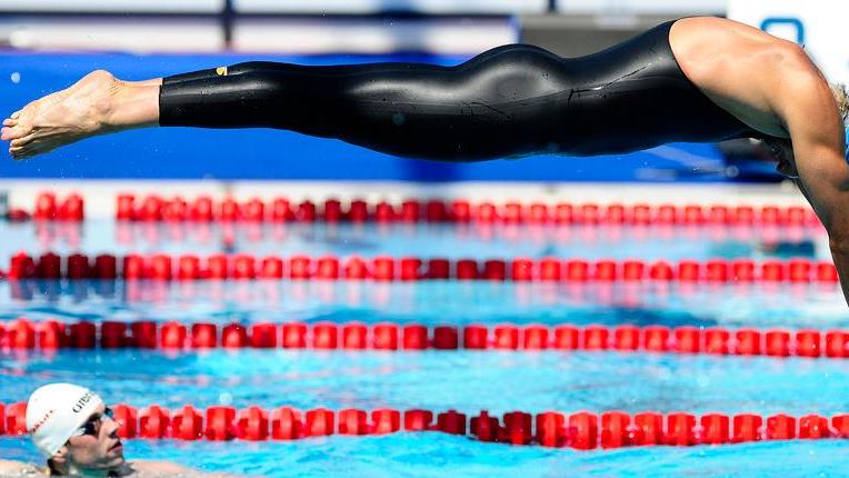 In piscina l’ospite d’onore è Rosolino