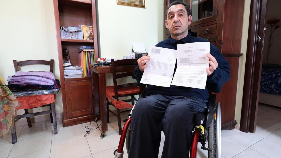 Aiuti negati, beffato un disabile