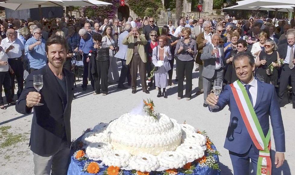 Le coppie pisane brindano ai cinquanta anni di matrimonio