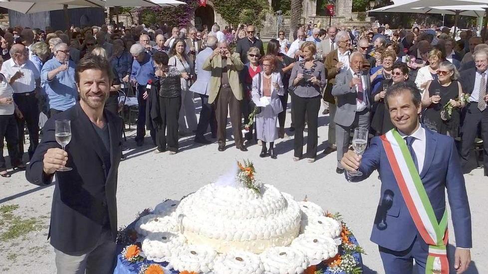 Le coppie pisane brindano ai cinquanta anni di matrimonio