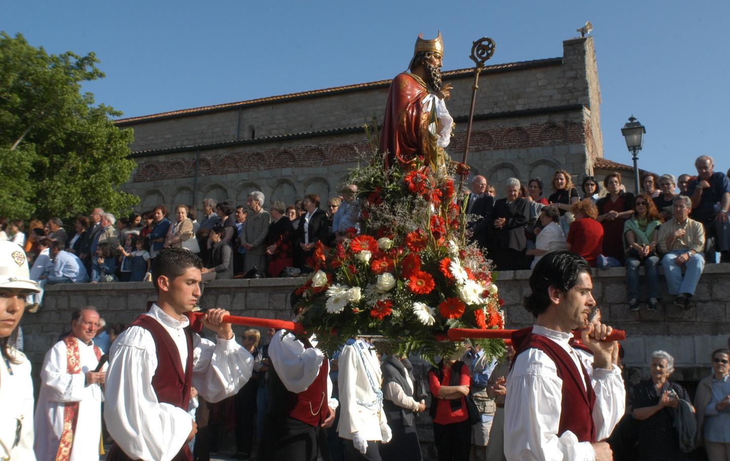 Colori e costumi della processione:la magia si rinnova 